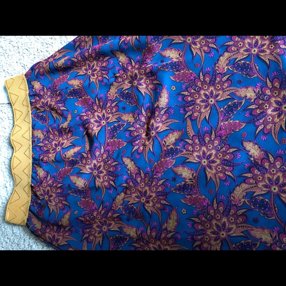 LULAROE LOLA XS SKIRT NEVER WORN - Picture 2 of 3